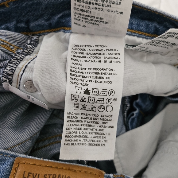 Levis Jeans Womens 27 Blue Wedgie Straight Distressed Raw Hem Button Fly Crop - Picture 5 of 10